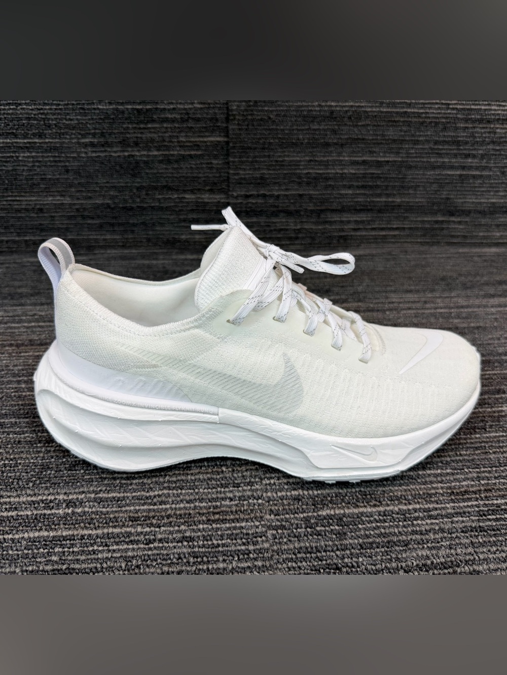 Nike ZOOM X Invincible Run 3 White Running Shoe Men’s 9.5 Right Shoe Only!